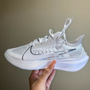 Nike Zoom Gravity sneakers